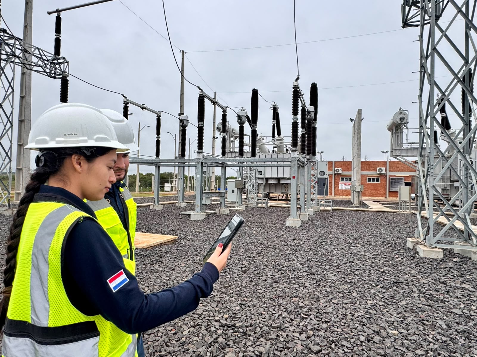 Operación en campo de subestación eléctrica